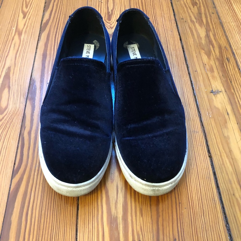 STEVE MADDEN velvet navy slip ons